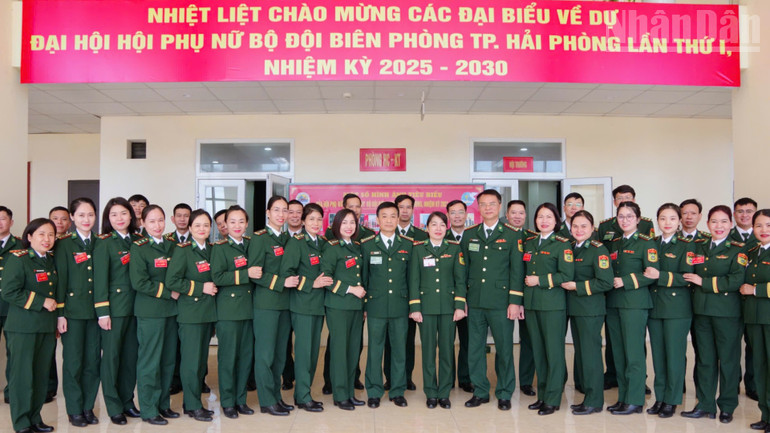 Các đại biểu tham dự Đại hội chụp ảnh lưu niệm. ndo_tr_z7097552611570-ef7e8cd7c72e84c6da1907499c1a69f4-9382.jpg
