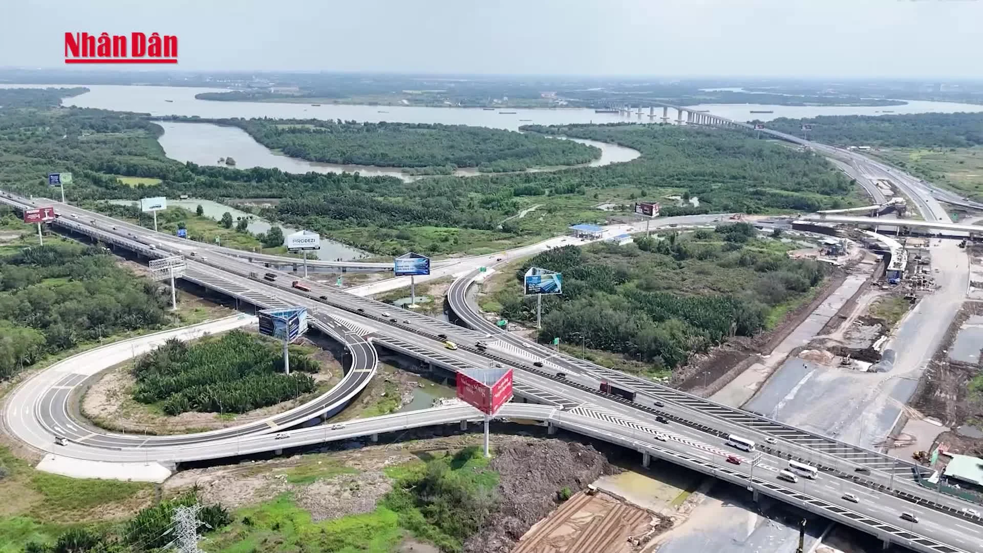 Yêu cầu báo cáo kết quả xử lý vụ thi công lại tượng chắn ở vành đai 3 TP.HCM