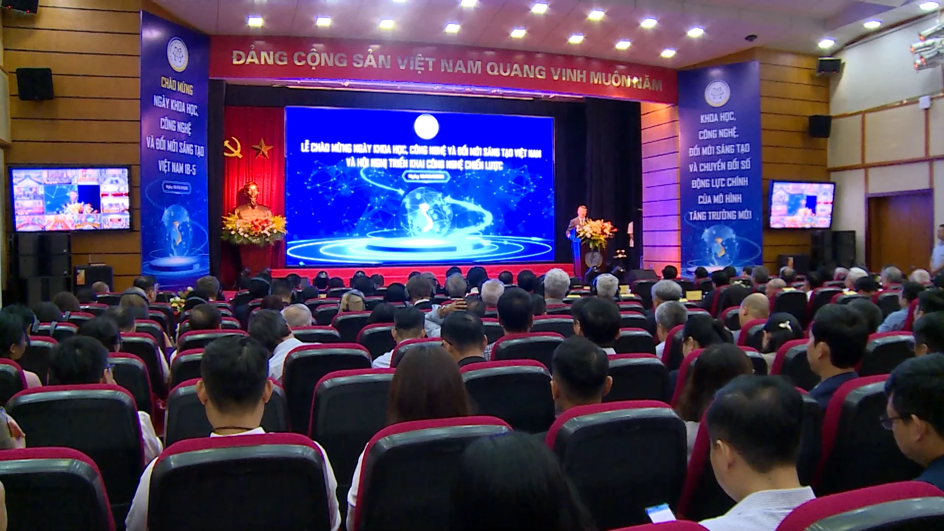 Thủ tướng: Khoa học công nghệ là 'chìa khóa vàng' cho phát triển đất nước
