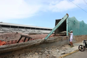 Thiệt hại sau một cuộc không kích tại cảng La Guaira, Venezuela ngày 3/1/2026. Ảnh: THX/TTXVN