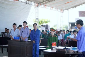 Tòa án nhân dân tỉnh Cà Mau xét xử lưu động nhóm bị cáo “Tổ chức cho người khác xuất cảnh trái phép”.