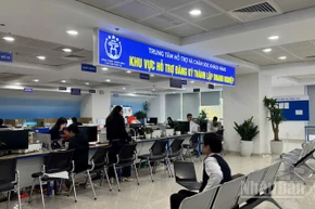 Giảm khoảng cách số, nâng cao khả năng tiếp cận dịch vụ công trực tuyến để không bỏ lại ai phía sau. (Ảnh: HNV)