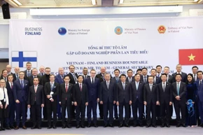 Tổng Bí thư Tô Lâm gặp một số doanh nghiệp tiêu biểu của Phần Lan tại thủ đô Helsinki, ngày 21/10/2025. (Ảnh: TTXVN)