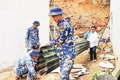 Các đơn vị tham gia xây dựng nhà ở trong "Chiến dịch Quang Trung" tại tỉnh Khánh Hòa đang khẩn trương hoàn thành những ngôi nhà cuối cùng để bàn giao cho người dân.