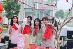 Sinh viên Trường đại học Việt Nhật hào hứng tham gia chương trình “Tết Việt-Nhật 2026”.