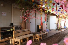 Một góc nhỏ tại khu nhà ở của Bệnh viện dã chiến cấp 2 số 7 Việt Nam tại Phái bộ gìn giữ hòa bình Liên hợp quốc ở Nam Sudan được trang trí chào đón năm mới và Tết Nguyên đán Bính Ngọ 2026. (Ảnh: TIẾN PHÚC)