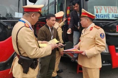 Công an Hà Nội triển khai đồng bộ các biện pháp tuần tra, kiểm soát và xử lý nghiêm vi phạm vận tải hành khách. (Ảnh: NGỌC TIẾN)