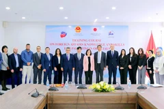 Lễ Khai giảng khóa học với sự tham dự của Đại sứ Palestine tại Việt Nam Saadi Salama, Đại sứ Nhật Bản tại Việt Nam Ito Naoki, Giám đốc Học viện Ngoại giao Nguyễn Hùng Sơn, Vụ trưởng Vụ Trung Đông-châu Phi Nguyễn Phương Trà, Trưởng đại diện Văn phòng JICA tại Việt Nam Kobayashi Yosuke, cùng các cán bộ Palestine tham dự khóa học. (Ảnh: JICA)