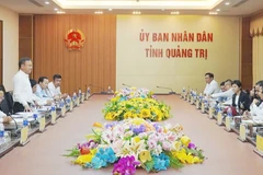 Phó Chủ tịch Ủy ban nhân dân tỉnh Quảng Trị Lê Đức Tiến cam kết dành nhiều ưu đãi cho liên doanh nhà đầu tư Capital A và T&T.