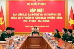 Đại tướng Phan Văn Giang chủ trì gặp mặt Ban liên lạc Đại đội Nữ lái xe Trường Sơn. (Ảnh: Việt Trung/QĐND)