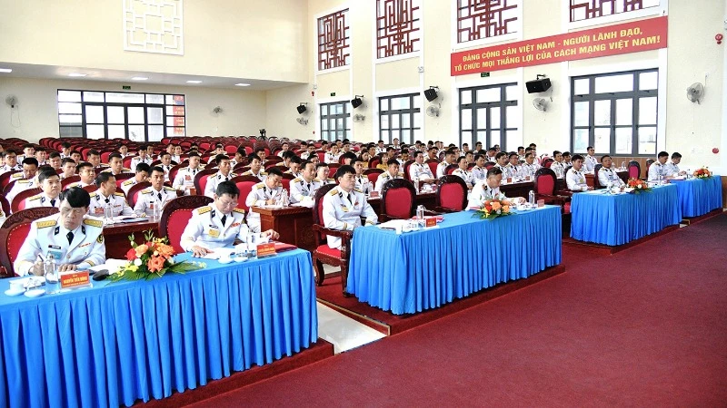 Các đại biểu tham dự Đại hội Đảng bộ Lữ đoàn 127, Vùng 5 Hải quân, làm trước để rút kinh nghiệm.