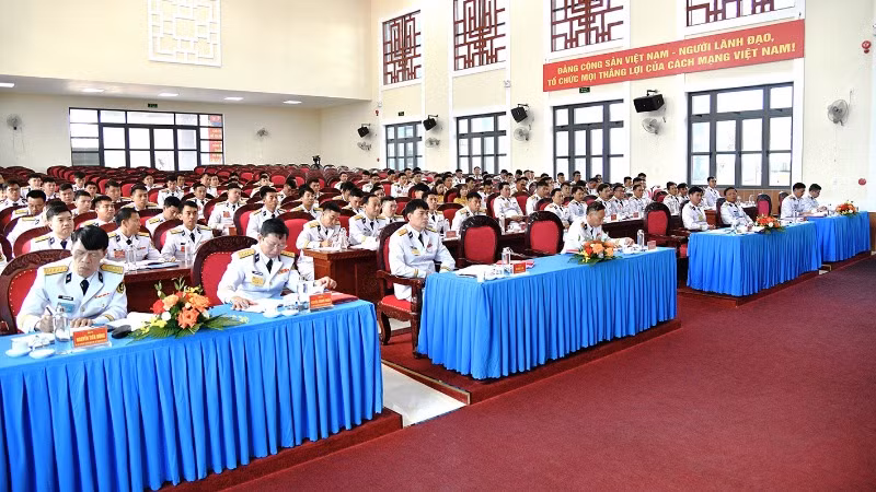 Các đại biểu tham dự Đại hội Đảng bộ Lữ đoàn 127, Vùng 5 Hải quân, làm trước để rút kinh nghiệm.