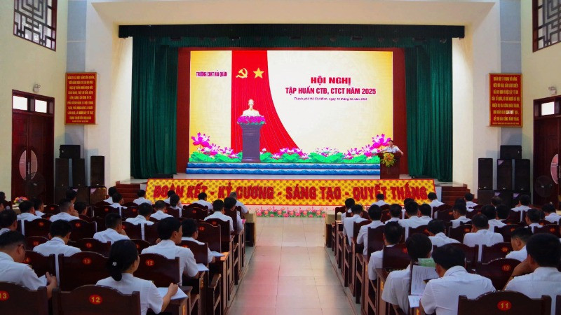 Quang cảnh lớp tập huấn công tác Đảng, công tác chính trị cho cán bộ cấp ủy.