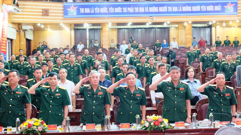 Trang nghiêm Lễ kỷ niệm 60 năm ngày truyền thống Báo Quân khu 5.