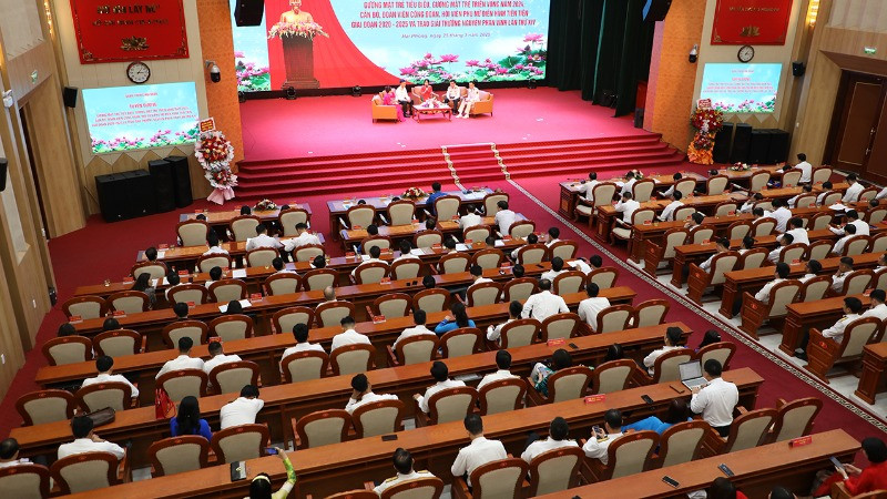 Quang cảnh Hội nghị tuyên dương điển hình tiên tiến và trao giải thưởng Nguyễn Phan Vinh.
