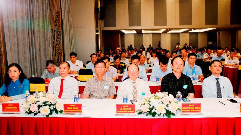 Các đại biểu dự buổi lễ kỷ niệm.