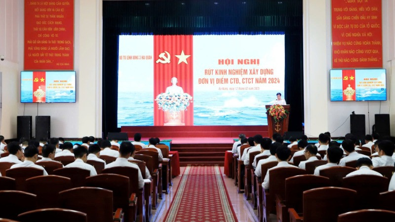 Quang cảnh hội nghị rút kinh nghiệm xây dựng đơn vị điểm toàn diện công tác đảng, công tác chính trị.