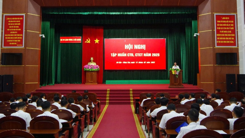 Hơn 100 cán bộ dự lớp tập huấn công tác đảng, công tác chính trị Vùng 2 Hải quân.