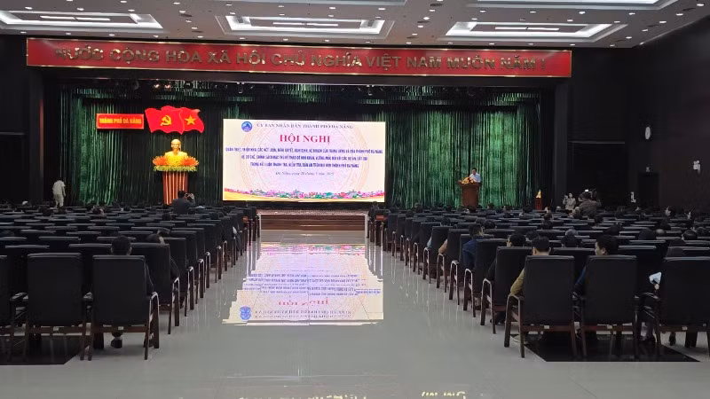 Quang cảnh hội nghị Quán triệt, triển khai các văn bản của Trung ương về tháo gỡ khó khăn, vướng mắc liên quan đến các dự án, đất đai.