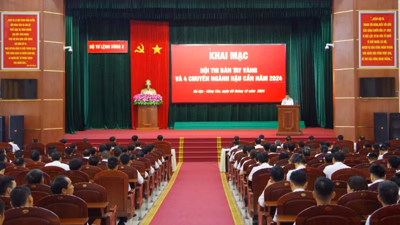 Hơn 300 cán bộ, chiến sĩ Vùng 2 Hải quân tham dự khai mạc Hội thi “Bàn tay vàng” và 4 chuyên ngành hậu cần.