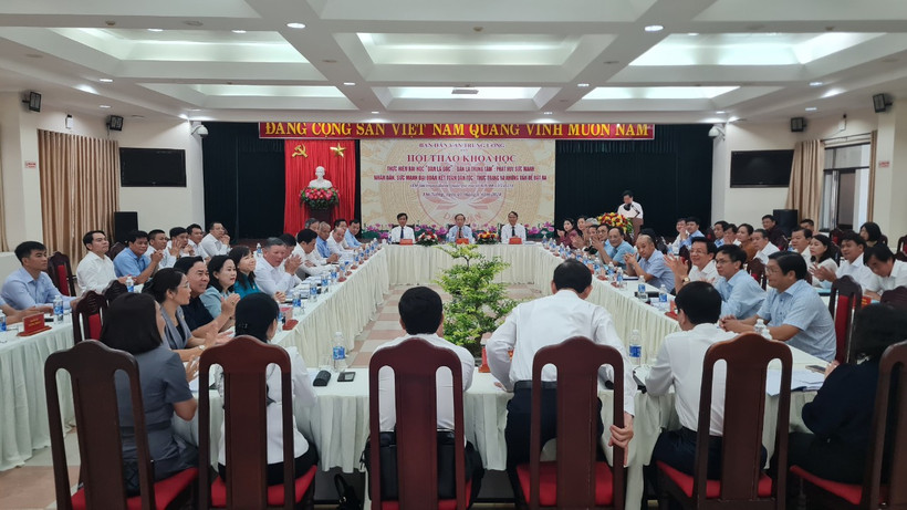 Quang cảnh Hội thảo “Thực hiện bài học “dân là gốc”, “dân là trung tâm”; phát huy sức mạnh nhân dân, sức mạnh đại đoàn kết toàn dân tộc - Thực trạng và những vấn đề đặt ra”.