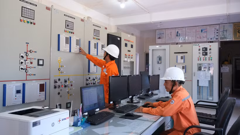 EVNCPC tổ chức kiểm tra, củng cố toàn hệ thống lưới điện, đảm bảo cung cấp điện an toàn, liên tục, tin cậy trong những ngày lễ, tết.