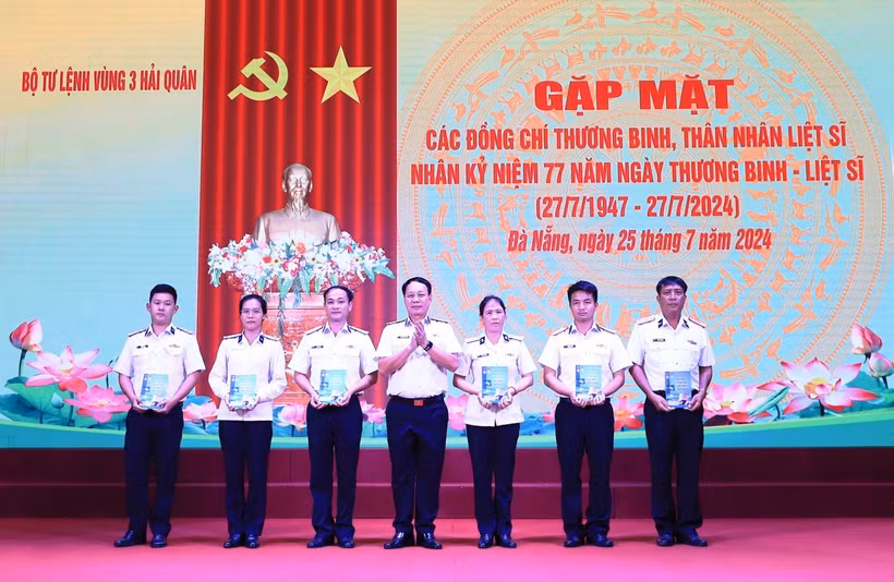 Thủ trưởng Bộ Tư lệnh Vùng 3 Hải quân gặp mặt, động viên các đồng chí là thương binh, thân nhân liệt sĩ đang công tác tại Vùng.