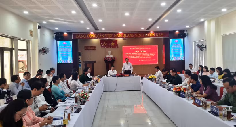 Gần 100 đại biểu tham dự Hội thảo khoa học về đấu tranh, phản bác các quan điểm sai trái, thù địch trên địa bàn thành phố Đà Nẵng.