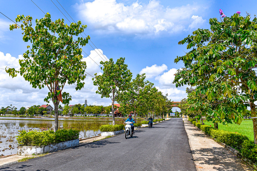Hệ thống hạ tầng giao thông ở Hà Tĩnh được đầu tư đồng bộ, khang trang. (Ảnh: Đậu Hà)