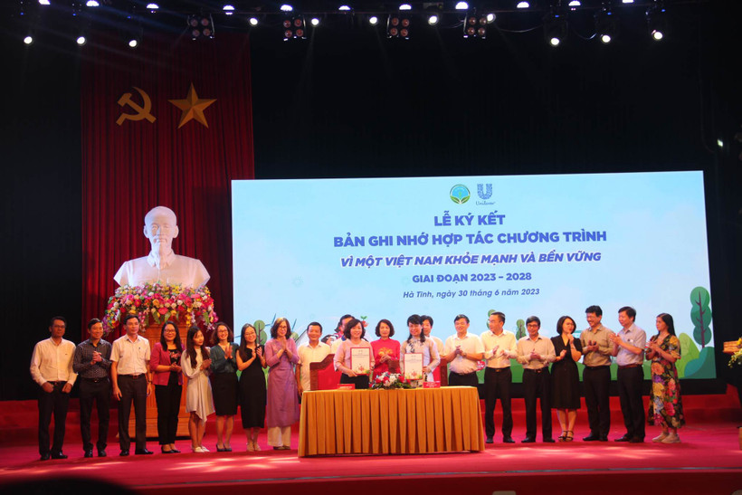 Cục Quản lý môi trường (Bộ Y tế) và Unilever Việt Nam ký kết Bản ghi nhớ hợp tác Chương trình Vì một Việt Nam khỏe mạnh và bền vững giai đoạn 2023-2028.