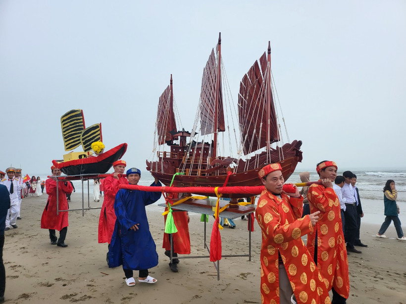 Lễ hội cầu ngư của làng Cam Lâm (Nghi Xuân, Hà Tĩnh) là dịp ngư dân gửi gắm, kỳ vọng một năm mới thuận buồm xuôi gió.