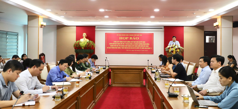 Ủy ban nhân dân thành phố Việt Trì, tỉnh Phú Thọ thông tin với báo chí về quyết định kiểm đếm bắt buộc đối với các hộ dân phường Minh Nông.