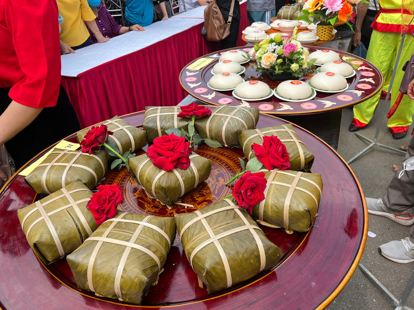 Tục làm bánh chưng, bánh dày trở thành nét đẹp truyền thống không thể thiếu trong các ngày lễ, Tết của dân tộc Việt Nam.