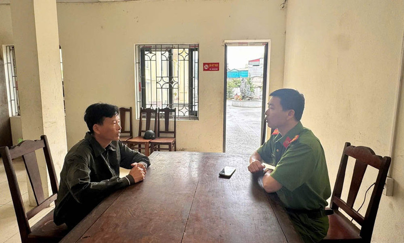 Đối tượng Khuất Văn Sinh tại cơ quan điều tra.