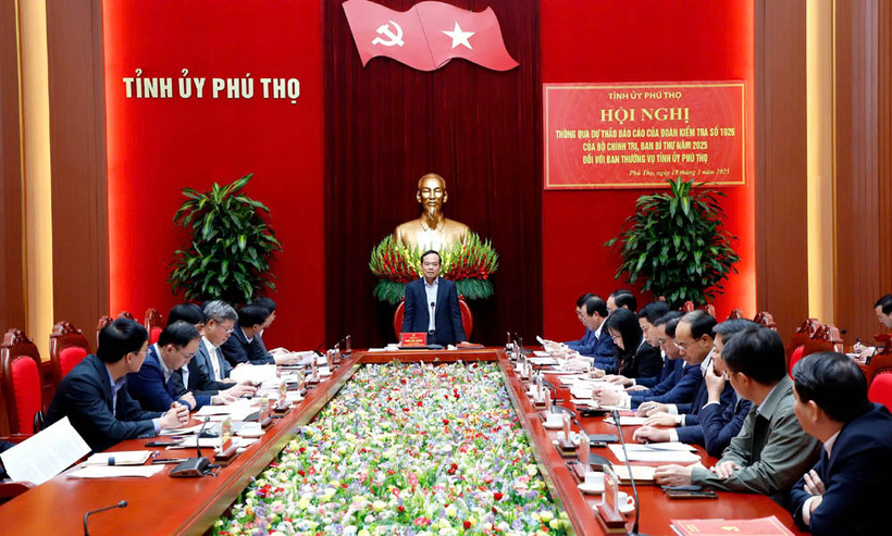 Đồng chí Trần Lưu Quang phát biểu ý kiến tại buổi làm việc với Ban Thường vụ Tỉnh ủy Phú Thọ.