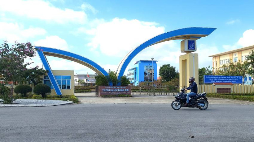 Trường đại học Quảng Bình, nơi có 136 giảng viên, nhân viên đang bị nợ tới 8 tháng lương.