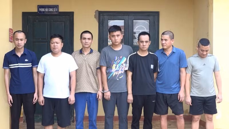 Các đối tượng bị Công an tỉnh Quảng Bình khởi tố về tội tổ chức đánh bạc và đánh bạc.(Ảnh: Công an Quảng Bình)