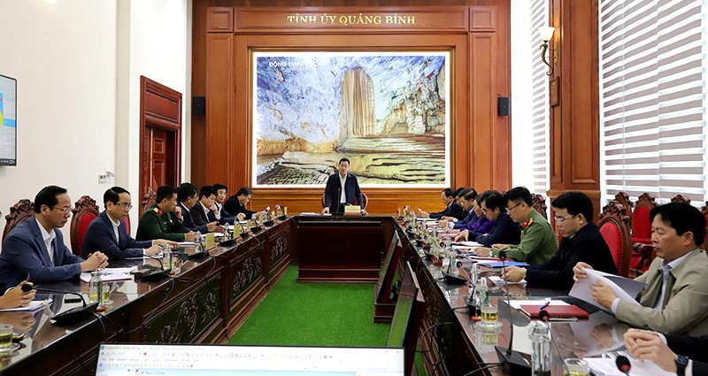 Quang cảnh phiên họp của Ban Chỉ đạo sắp xếp, tổ chức lại đơn vị hành chính cấp huyện, cấp xã tỉnh Quảng Bình lần thứ nhất. (Ảnh: TL)