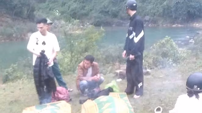 Hai nạn nhân bị đuối nước được tìm thấy chiều nay. (Ảnh: CTV)