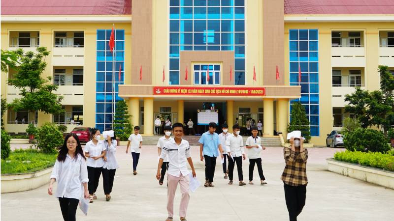 Thí sinh ở huyện Quảng Trạch tự tin sau 2 môn thi trong buổi sáng nay.