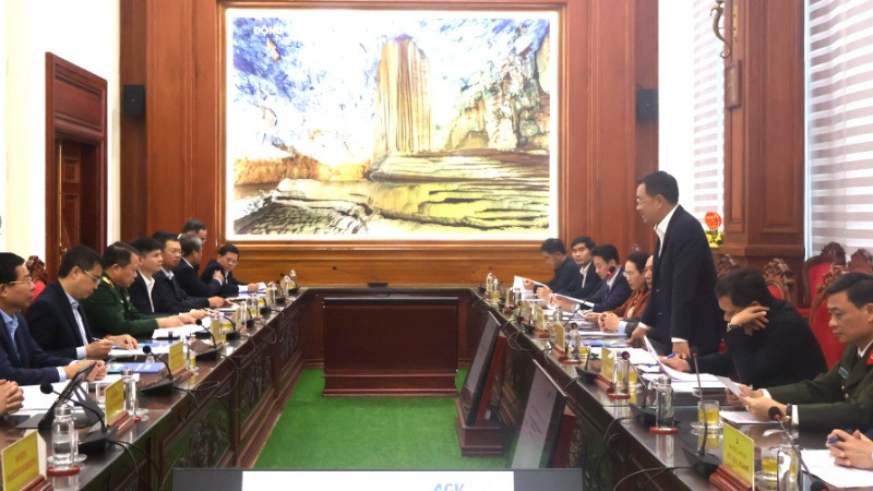 Bí thư Tỉnh ủy Quảng Bình phát biểu tại buổi làm việc.