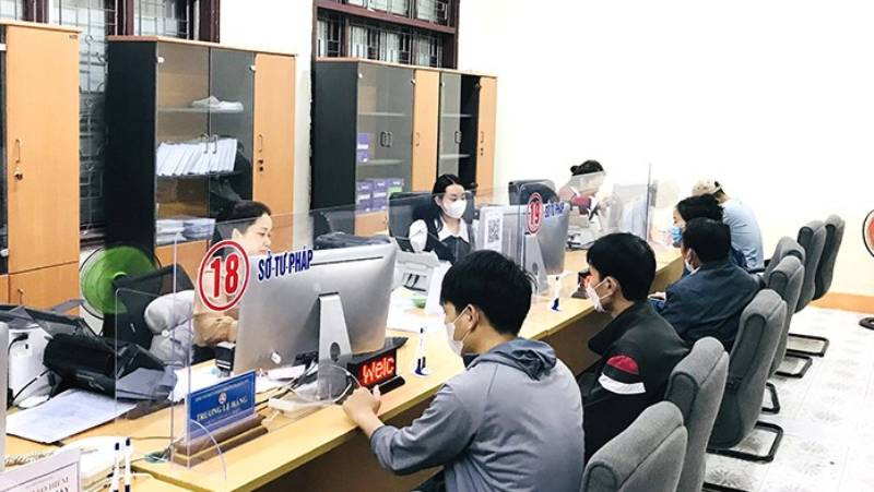 Người dân đến giao dịch tại Trung tâm phục vụ hành chính công tỉnh Quảng Bình. (Ảnh minh họa) 