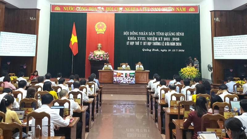 Quang cảnh kỳ họp thứ 17 của Hội đồng nhân dân tỉnh Quảng Bình.