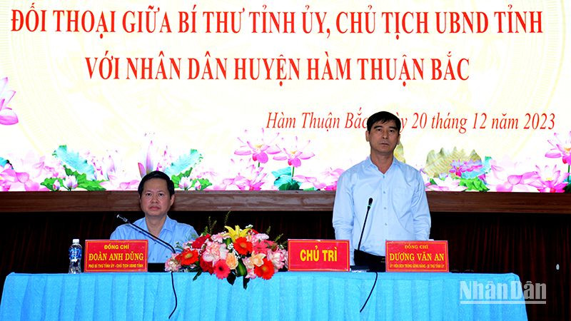 Bí thư Tỉnh ủy, Chủ tịch Ủy ban nhân dân tỉnh Bình Thuận đối thoại với nhân dân huyện Hàm Thuận Bắc.