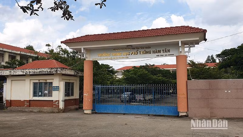 Trường trung học phổ thông Hàm Tân, tỉnh Bình Thuận.