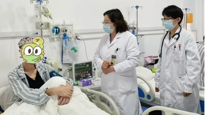 Bác sĩ đến phòng bệnh thăm, khám bệnh nhân. (Ảnh: Bệnh viện Xiehe Bắc Kinh)