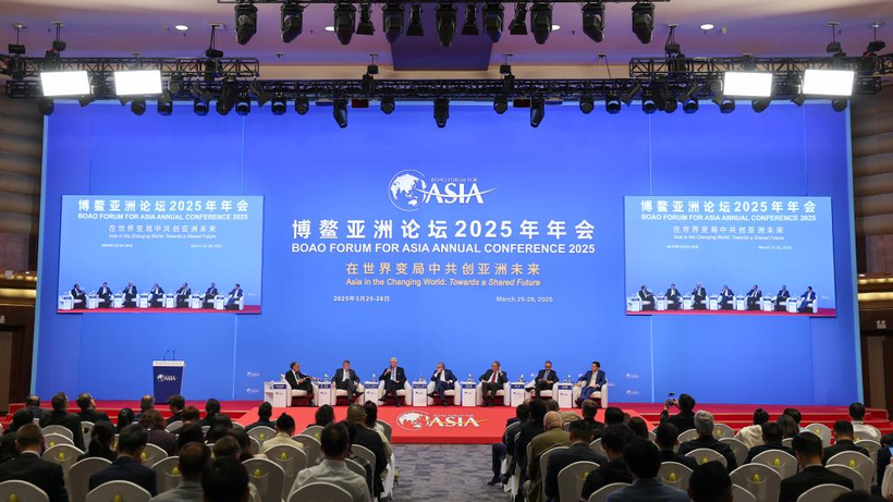 Một phiên đối thoại cấp cao trong khuôn khổ Hội nghị thường niên Diễn đàn châu Á Bác Ngao 2025. (Ảnh: TÂN HOA XÃ)