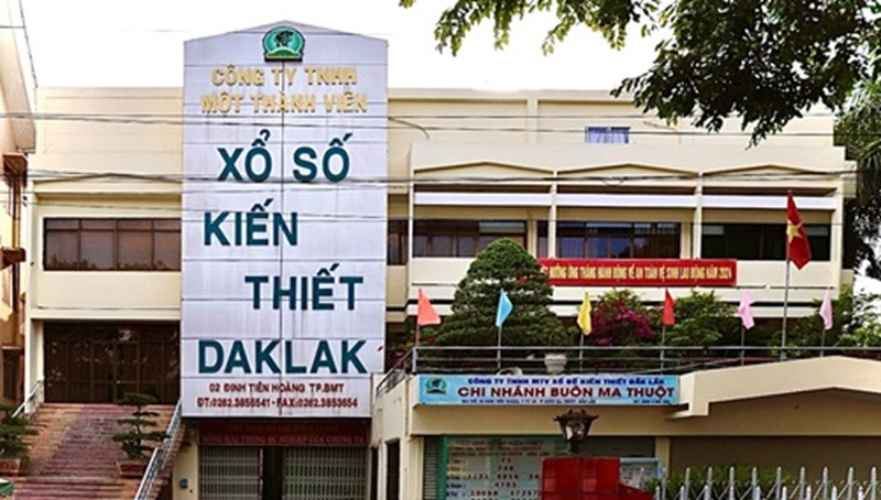 Hành vi tẩy xóa, chỉnh sửa dãy số series của tờ vé số để lừa đảo sẽ gây thiệt hại đến tài sản, lợi ích hợp pháp của doanh nghiệp xổ số và người dân.