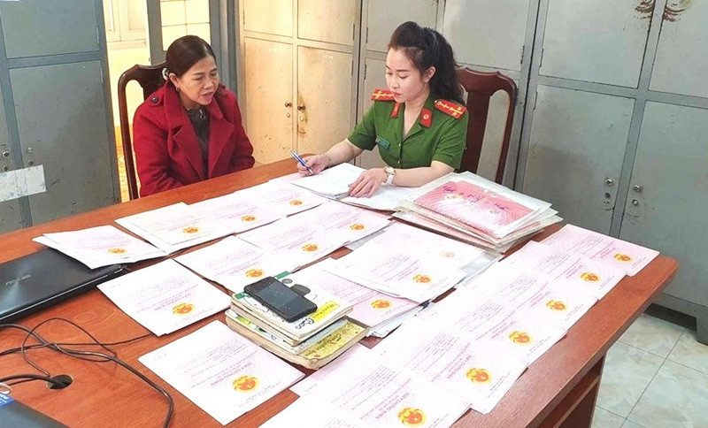 Đối tượng Phạm Thị Vân tại cơ quan Công an.