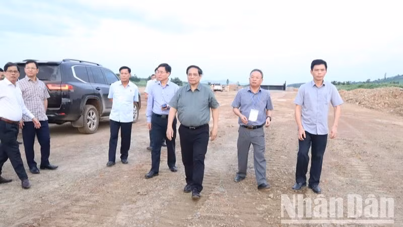 Thủ tướng Phạm Minh Chính thị sát dự án cao tốc Khánh Hòa-Buôn Ma Thuột đoạn qua địa bàn tỉnh Đắk Lắk trong những ngày trung tuần tháng 8 vừa qua.
